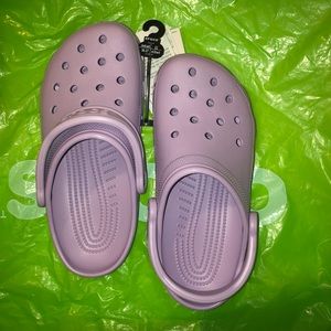 SOLD -cross posted Crocs Women’s size 6